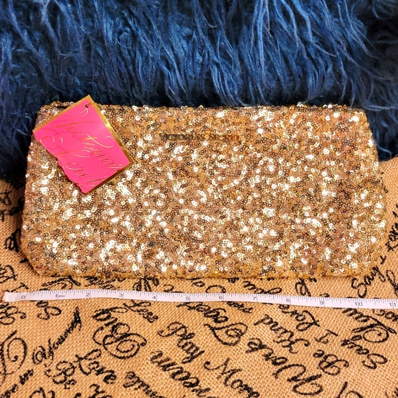 Victoria's Secret Other - Victoria’s Secret gold sequin cosmetic bag